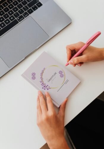 Moments of Thanks: My Personal Gratitude Journal": "A Daily Journey to Embrace Thankfulness" Paperback